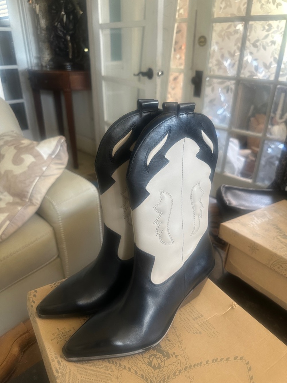 ✔️💜 BNWT FREE PEOPLE TWIN FLAMES Western Boots